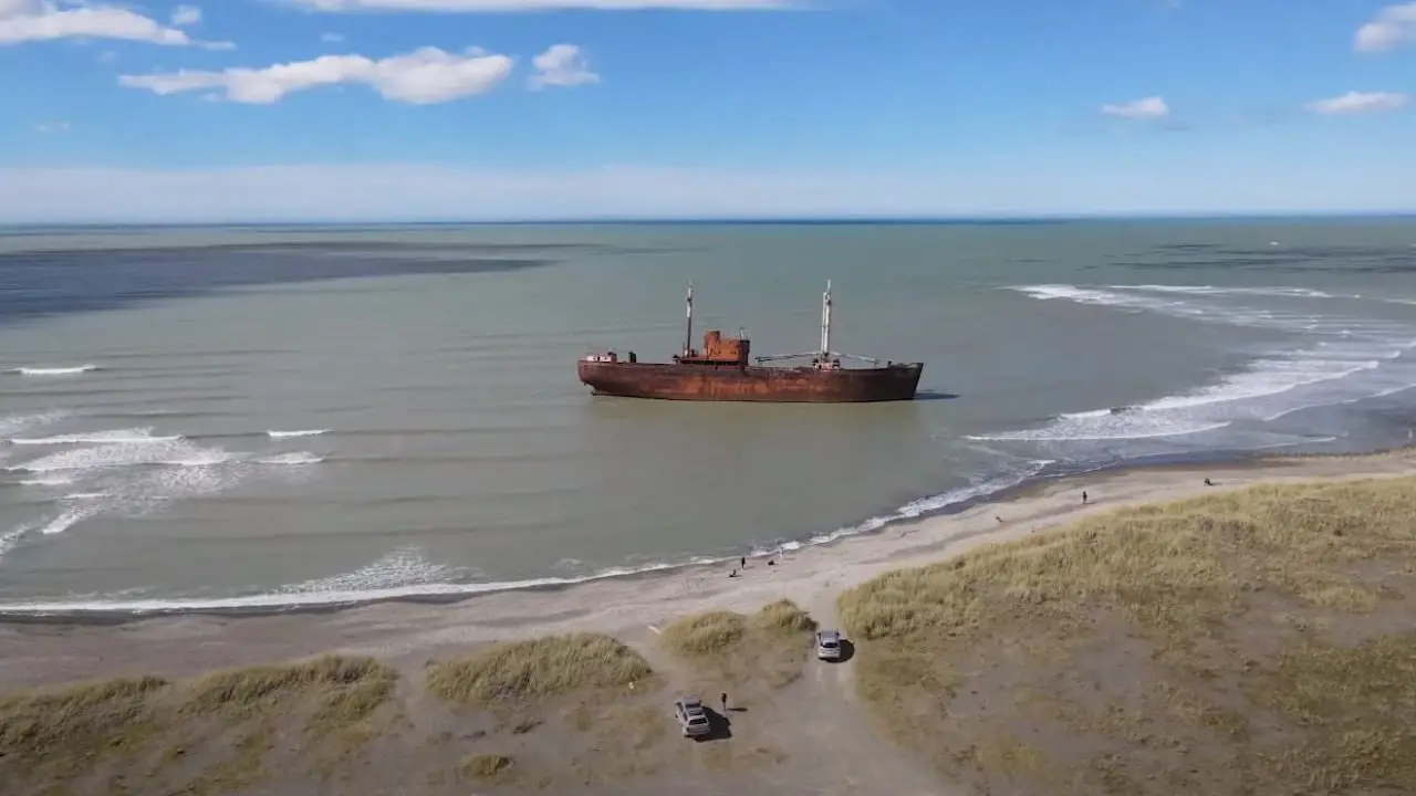 Descubriendo Cabo San Pablo: El barco que lleva 40 años varado en Ushuaia y sigue atrayendo turistas