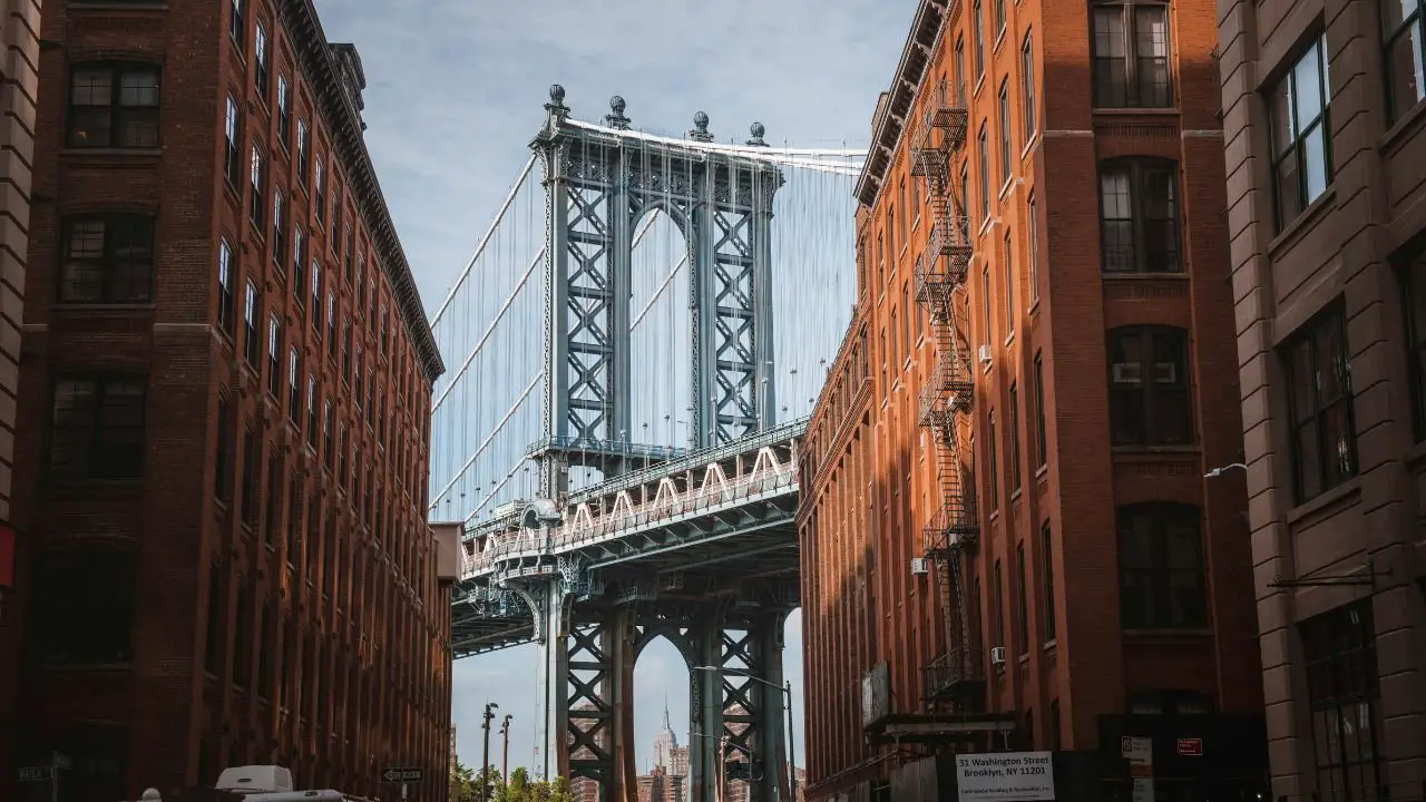 Greenpoint Brooklyn 5 Experiencias Únicas en el Barrio de Moda que Conquista a Nueva York en 2024