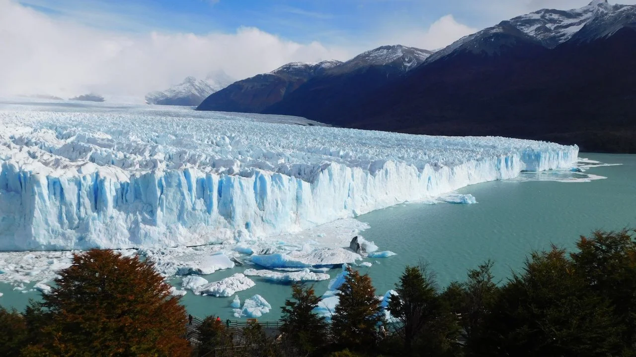 El Glaciar Perito Moreno en Argentina Se Destaca Entre las Nuevas 7 Maravillas del Mundo de 2024