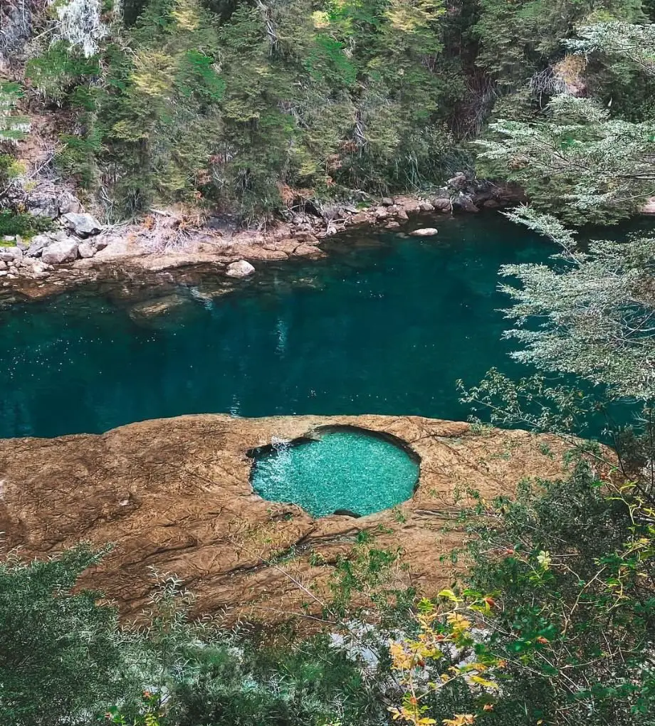 pileta escondida en la patagonia