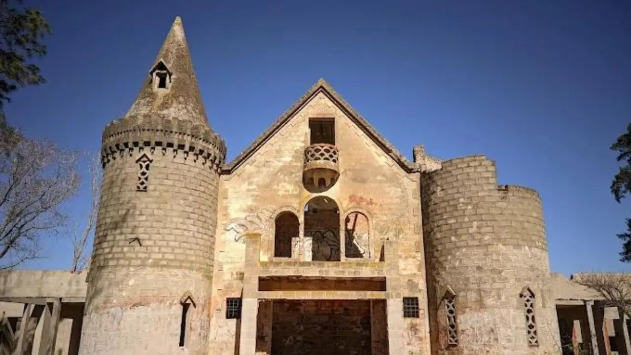 Castillo de la Amistad Abandonado en Chascomus