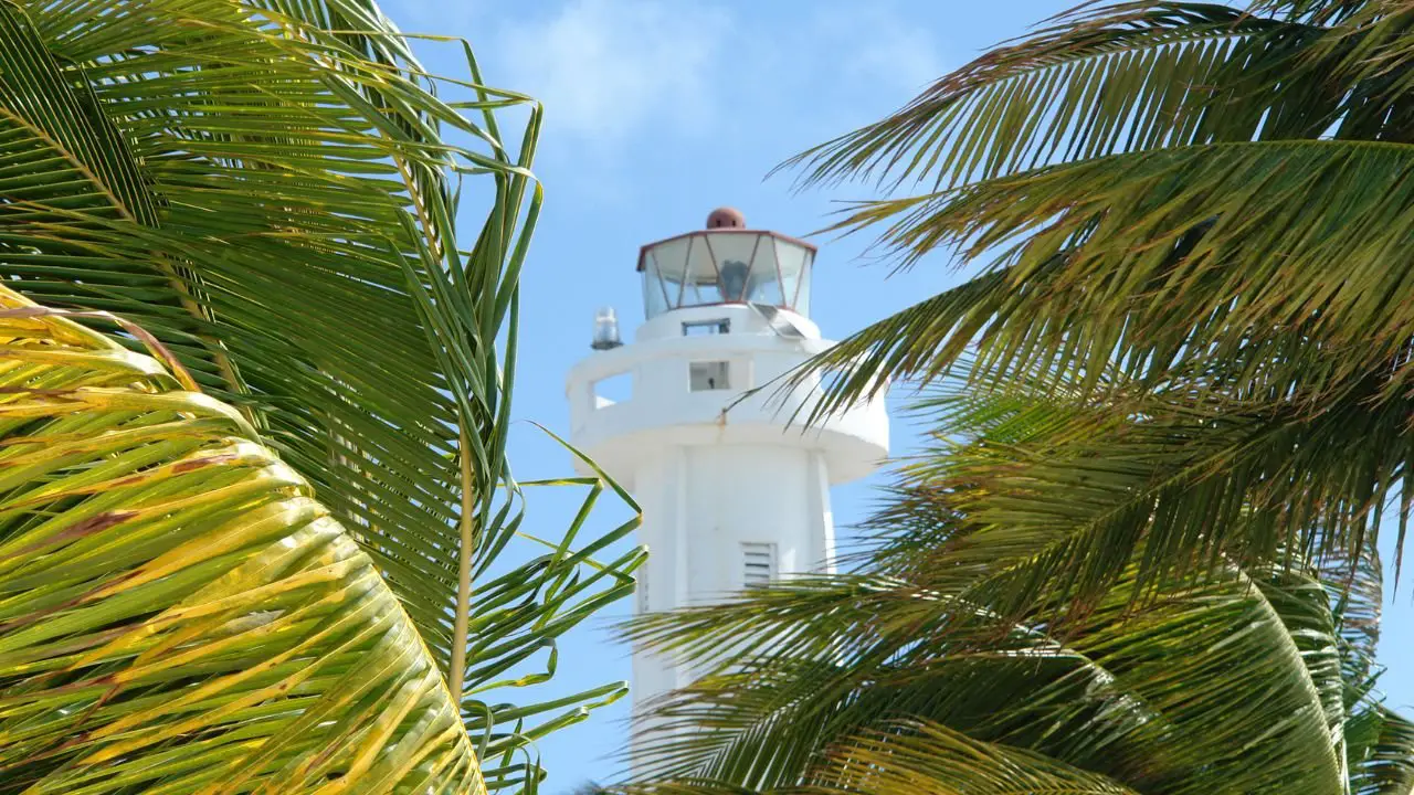 faro en playa sur isla mujeres mexico