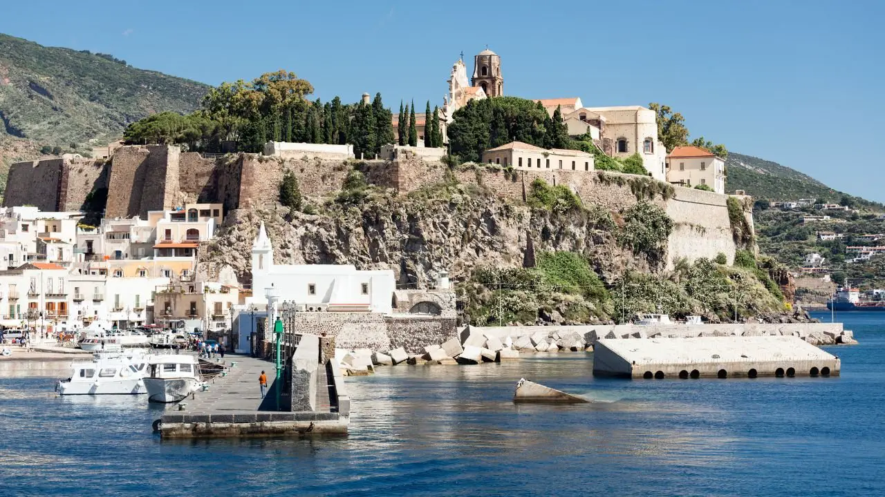 isla lipari en italia