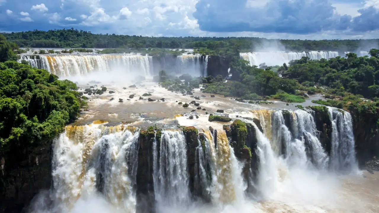 Impacto del Cambio Climático: Las Cataratas del Iguazú enfrentan niveles de agua alarmantemente bajos