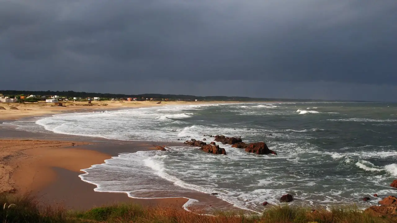 Atardecer en Playa La Pedrera Uruguay