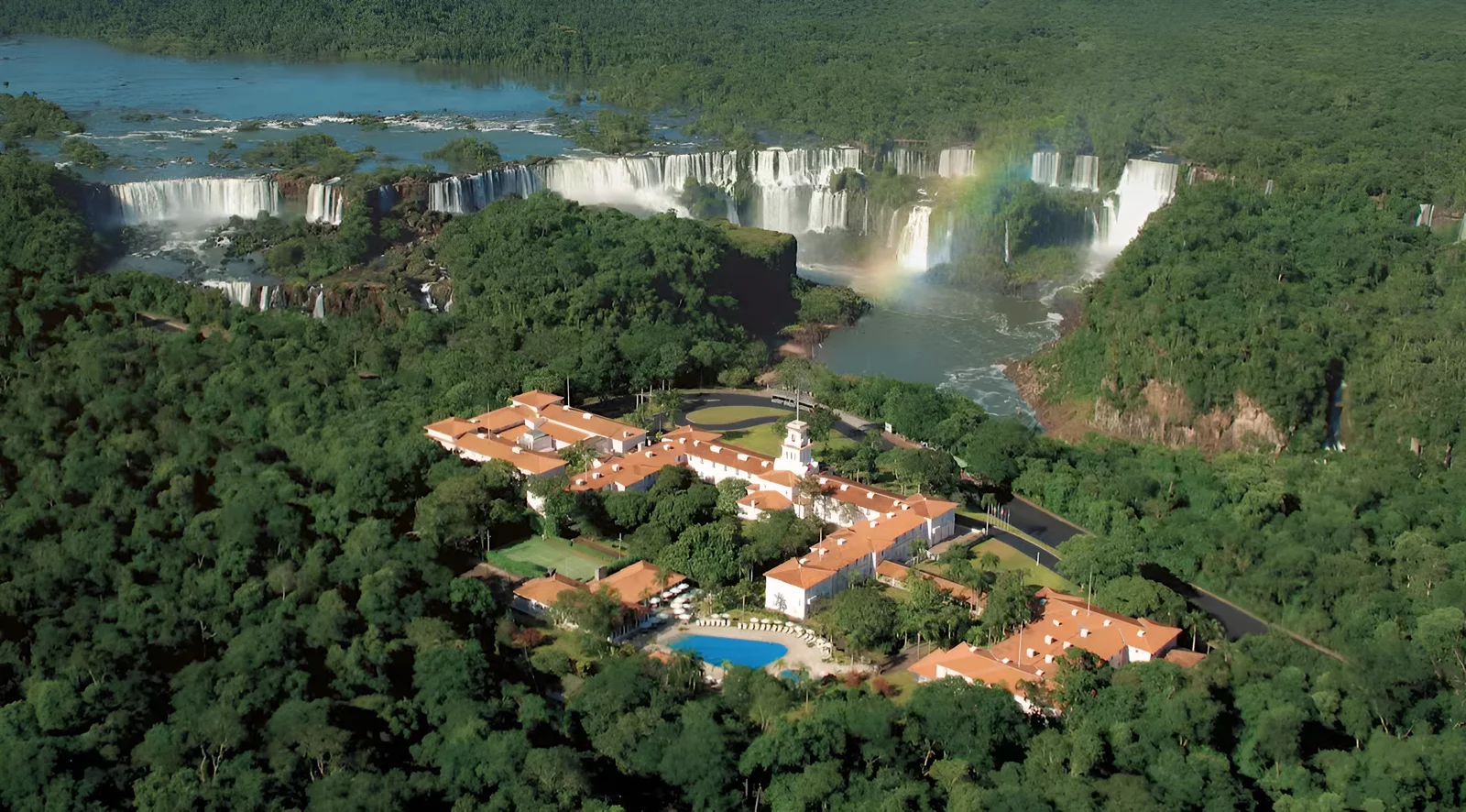 hotel belmond frente a las cataratas del iguazu en brasil