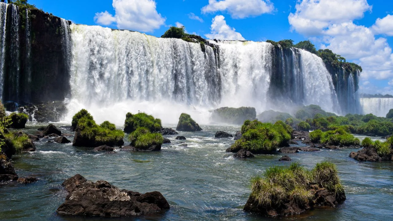 Descubre los 3 hoteles perfectos en Puerto Iguazú para disfrutar de las impresionantes Cataratas del Iguazú