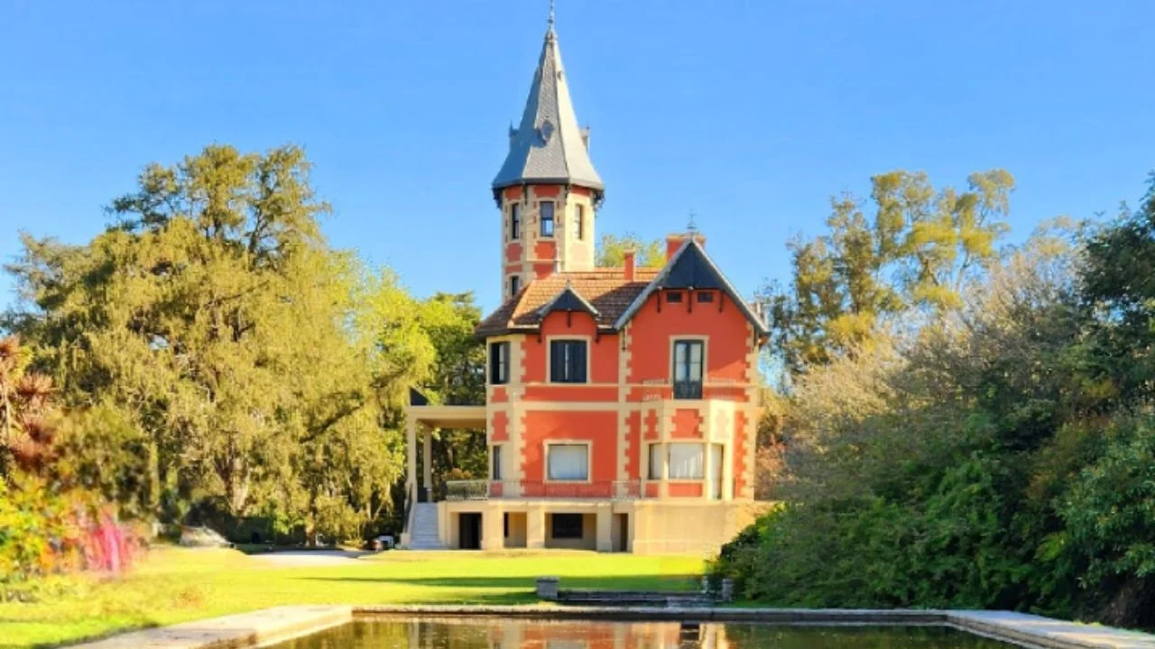 Descubre el Encantador Castillo Francés Cerca de la Ciudad de Buenos Aires