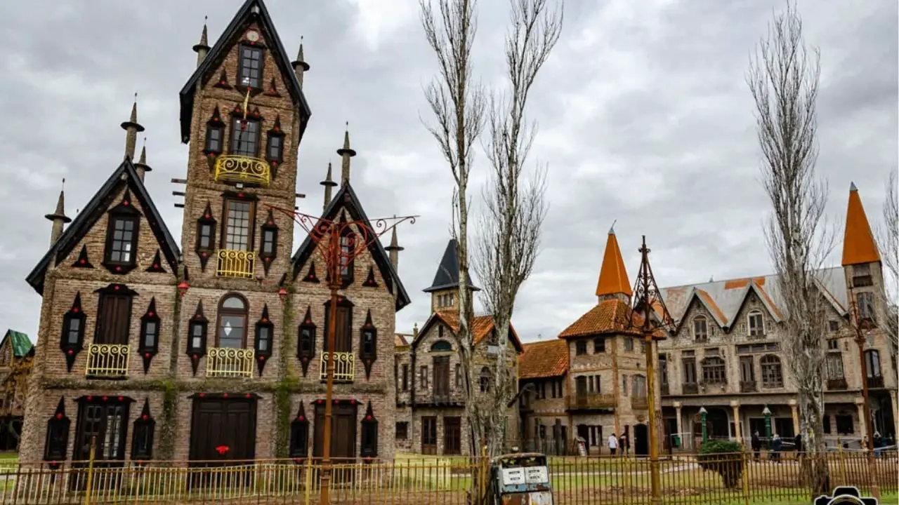 Descubre una aldea medieval detenida en el tiempo cerca de Buenos Aires