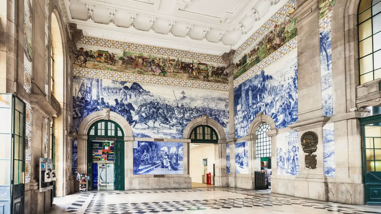 Estación de Sao Bento en Oporto Portugal