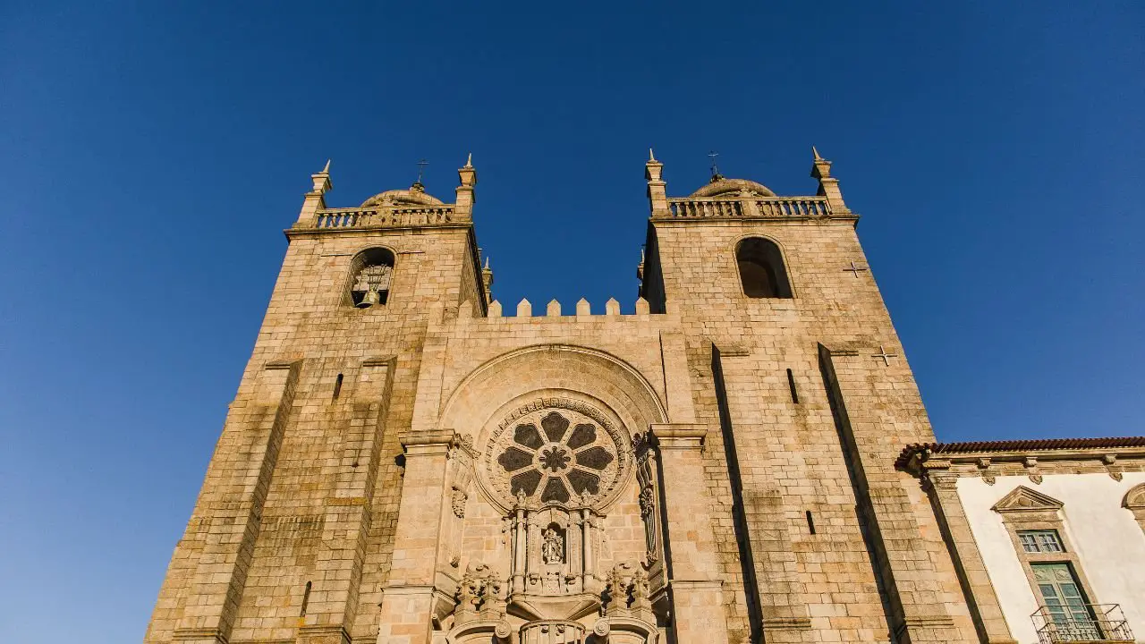 Imponente Catedral de Oporto