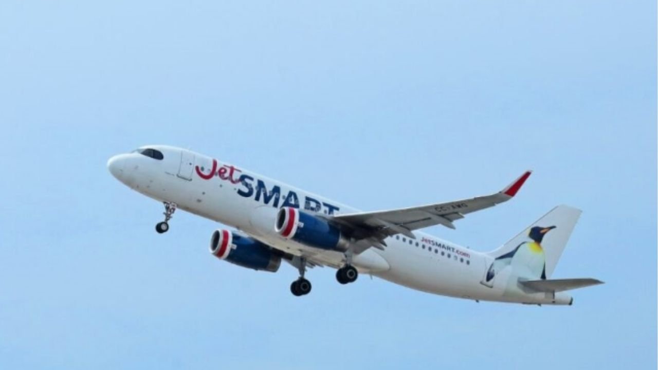 JetSmart suspende todos sus vuelos por la huelga
