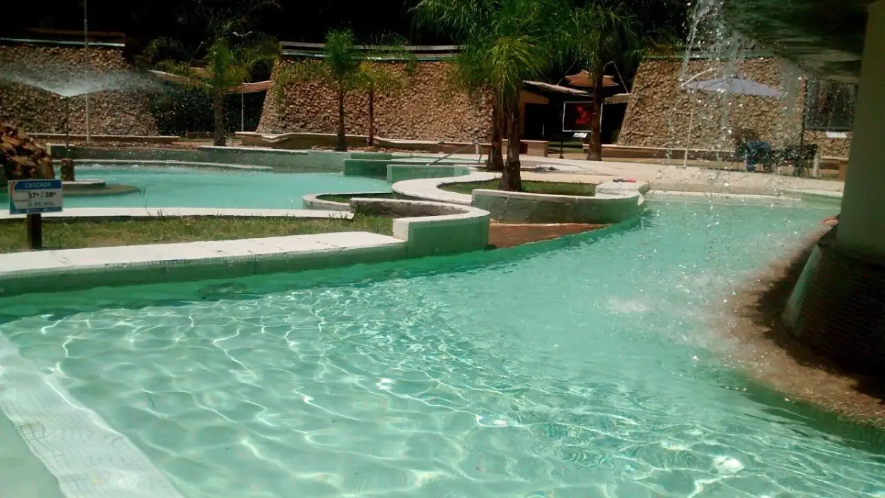Visita las Termas del Ayuí con 7 piscinas de diferentes temperaturas: destino encantador en Entre Ríos