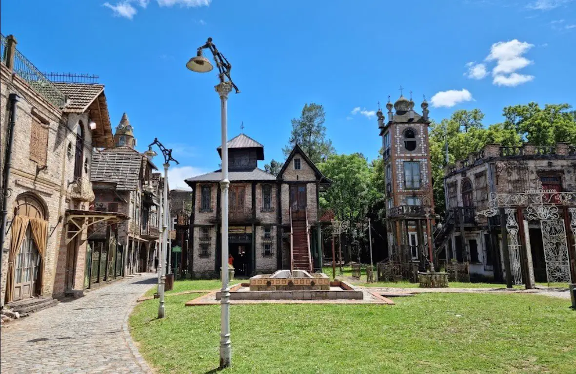 Encanto de la Aldea Medieval Campanópolis