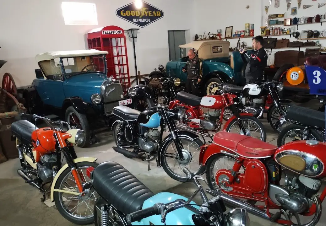 museo de motos antiguas en felicia santa fe