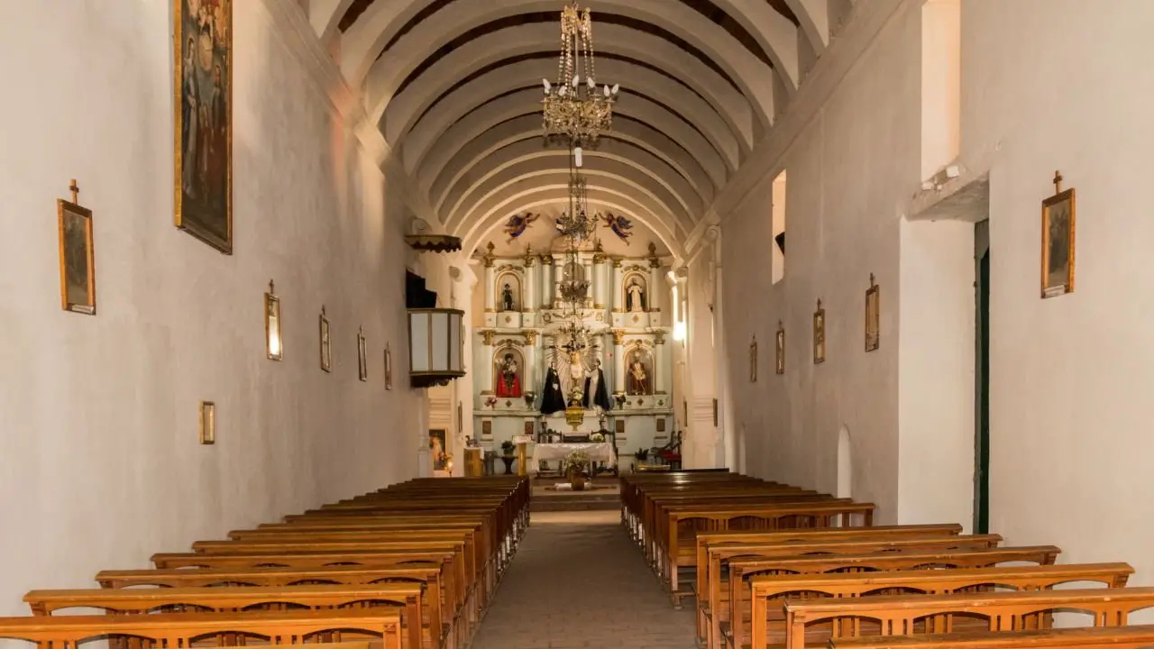 interior de la iglesia de cachi