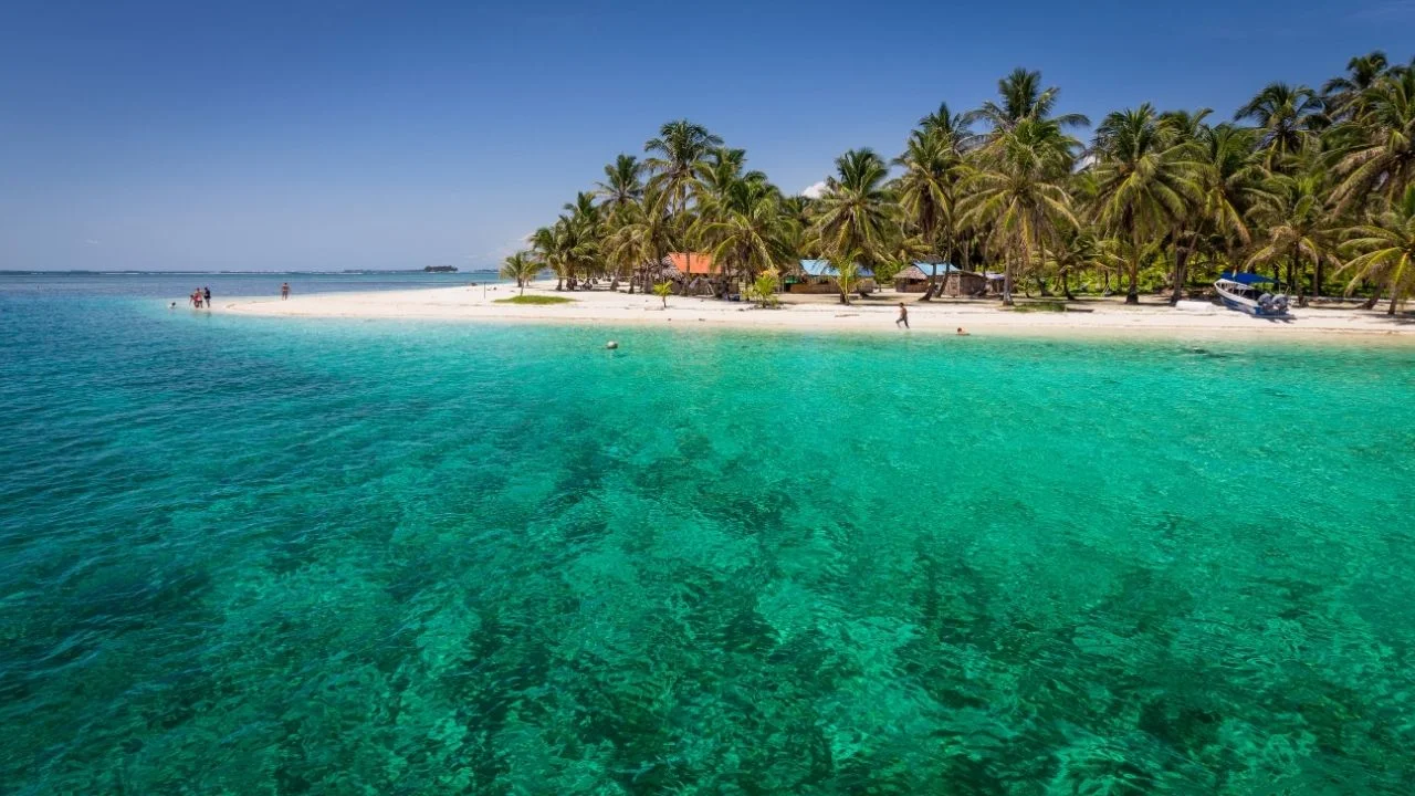 El país caribeño perfecto para visitar en Junio: Hermosas Playas, Eventos de Danzas y más