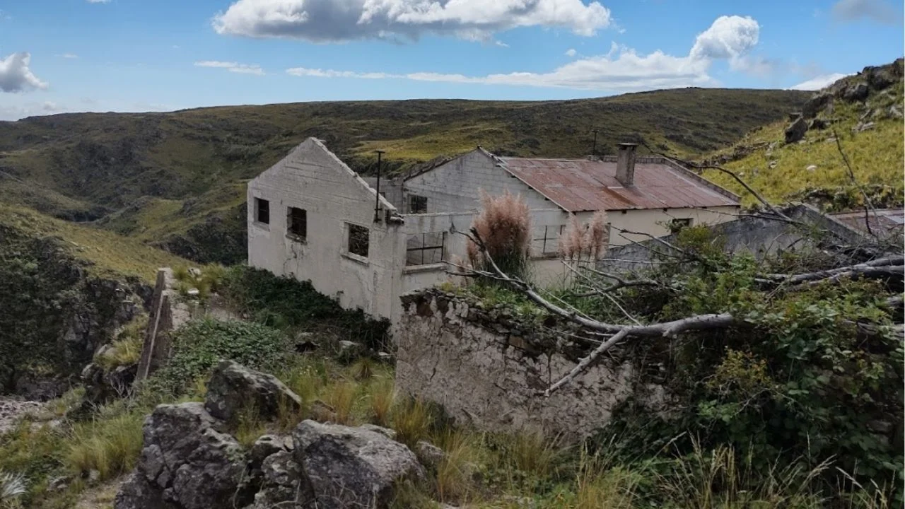 Excursión a un enigmático pueblo minero abandonado en Córdoba