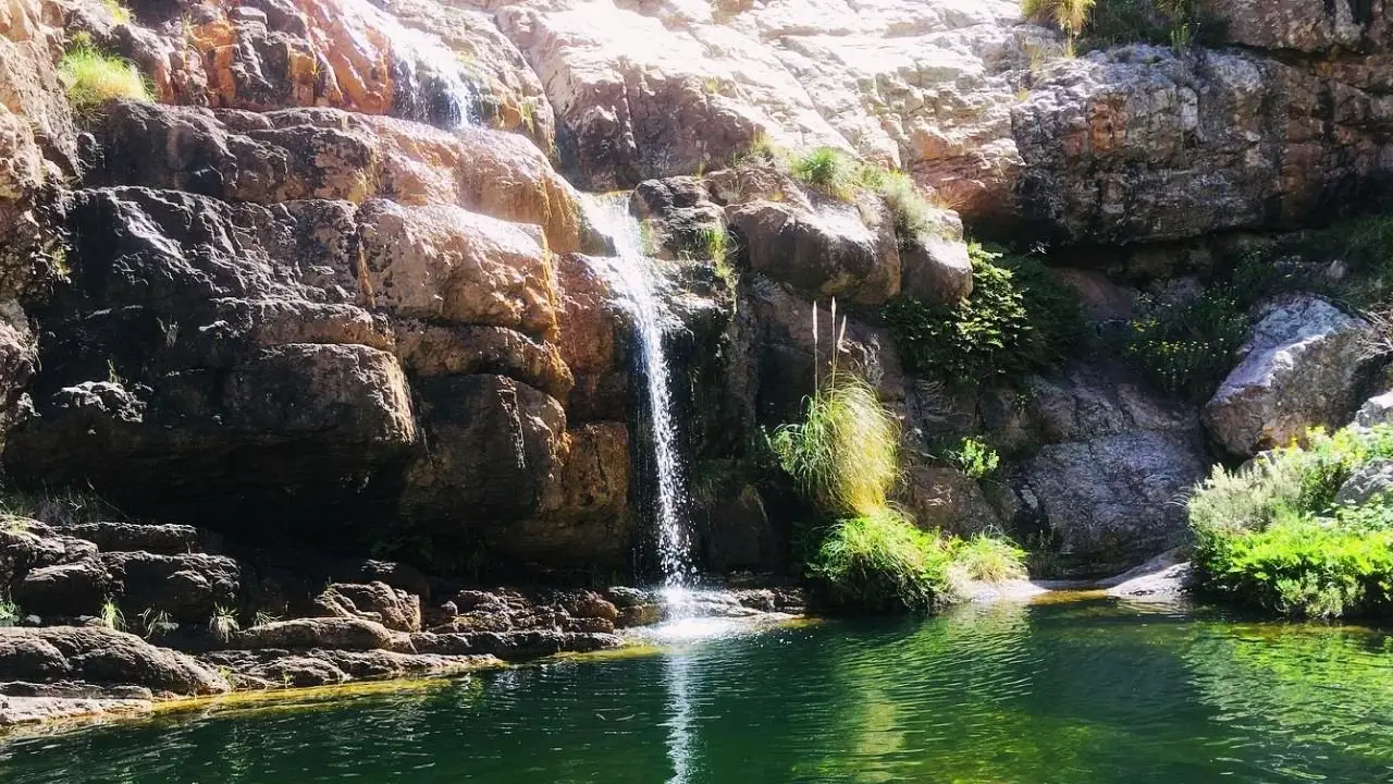 Encontramos una cascada de 4 metros y piletones de agua cristalina en Buenos Aires: Un ricón poco conocido